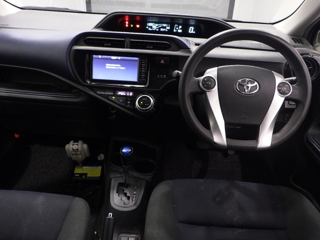 TOYOTA AQUA 2016