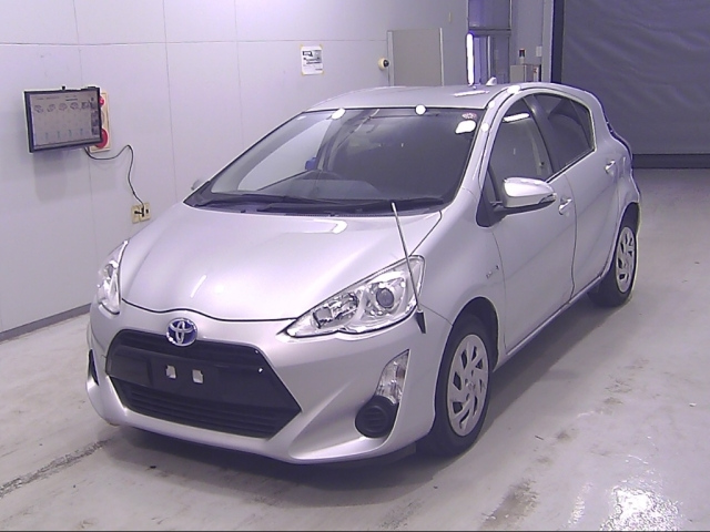 TOYOTA AQUA 2016