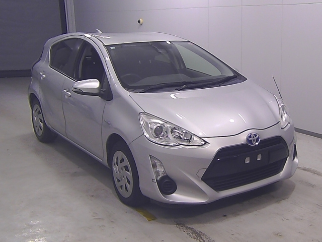 TOYOTA AQUA 2016