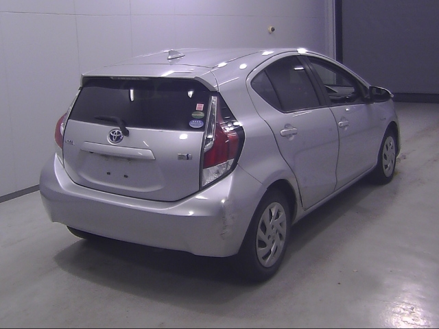TOYOTA AQUA 2016