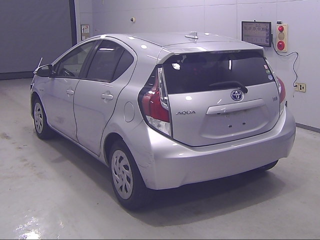 TOYOTA AQUA 2016