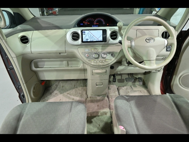 TOYOTA PORTE 2011