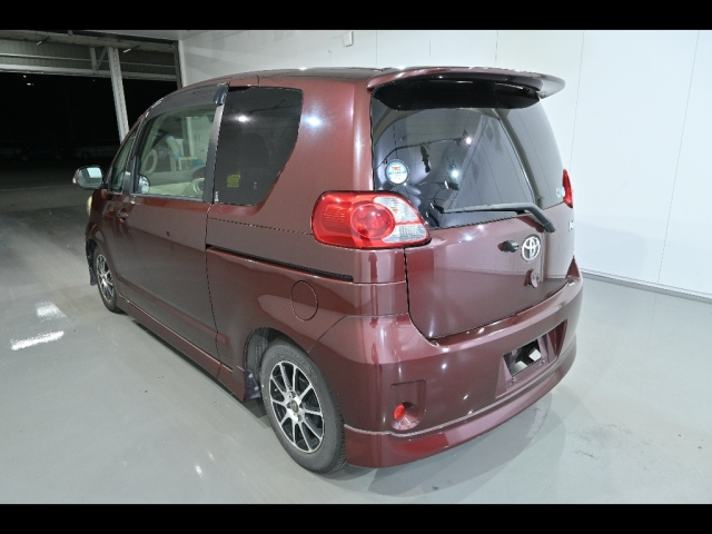 TOYOTA PORTE 2011