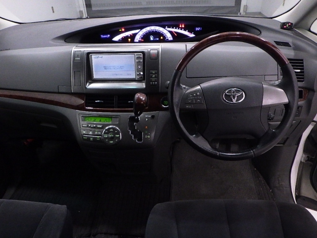 TOYOTA ESTIMA 2010