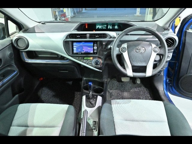 TOYOTA AQUA 2013