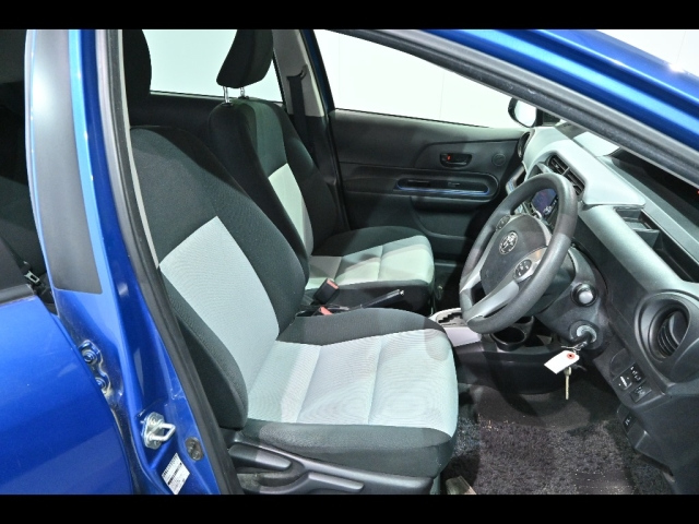 TOYOTA AQUA 2013