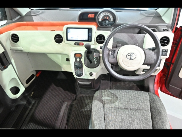 TOYOTA PORTE 2012