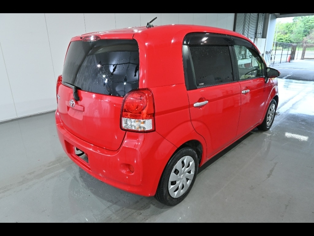 TOYOTA PORTE 2012