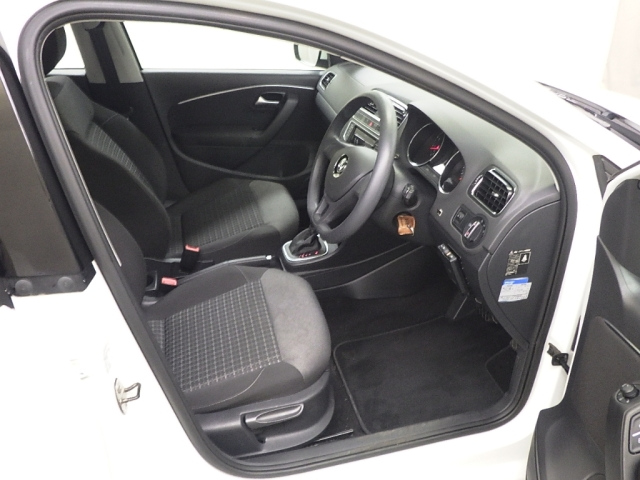 VOLKSWAGEN POLO 2016