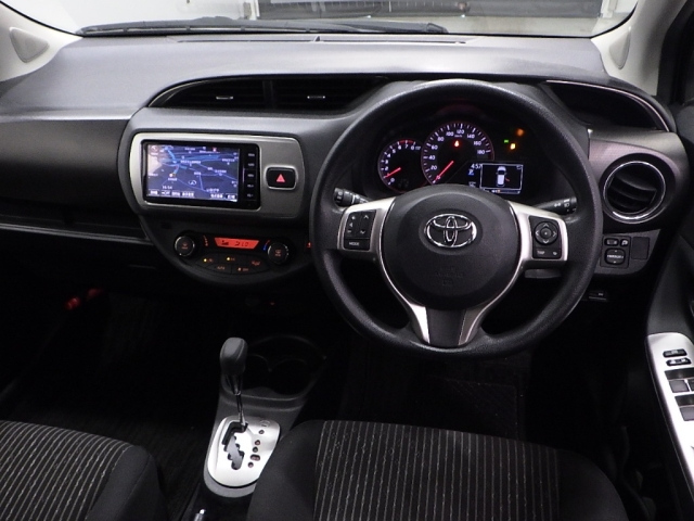 TOYOTA VITZ 2014