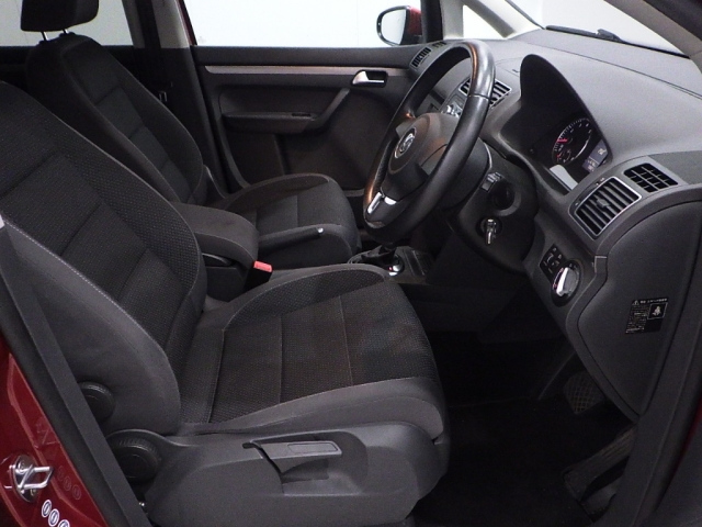 VOLKSWAGEN GOLF TOURAN 2011
