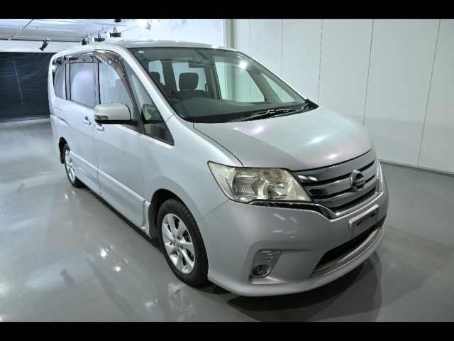 NISSAN SERENA 2011