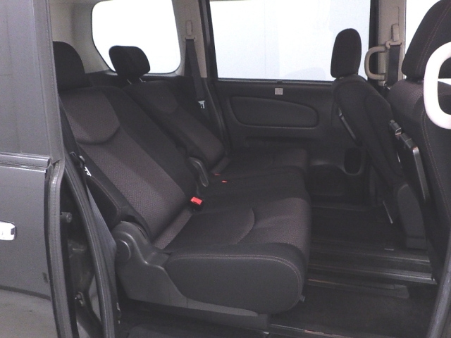 NISSAN SERENA 2011