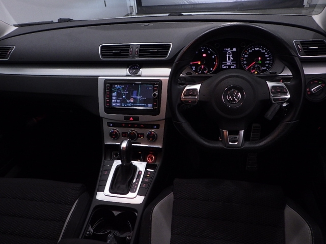 VOLKSWAGEN PASSAT VARIANT 2014