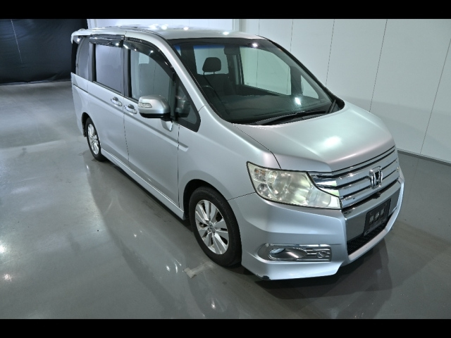 HONDA STEP WAGON 2011