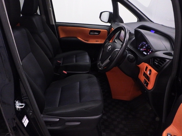 TOYOTA VOXY 2015