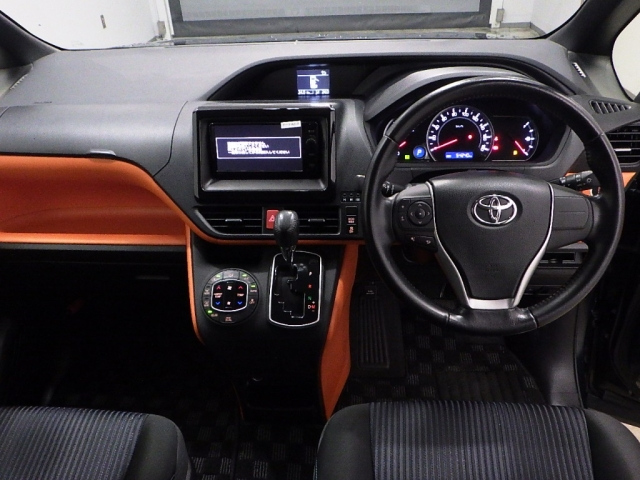 TOYOTA VOXY 2015