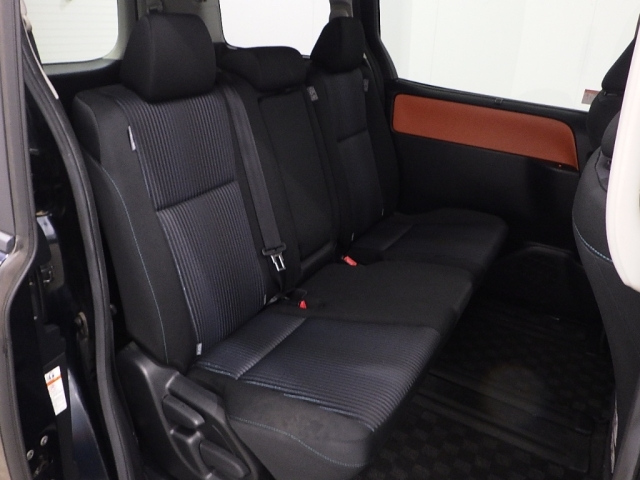 TOYOTA VOXY 2015