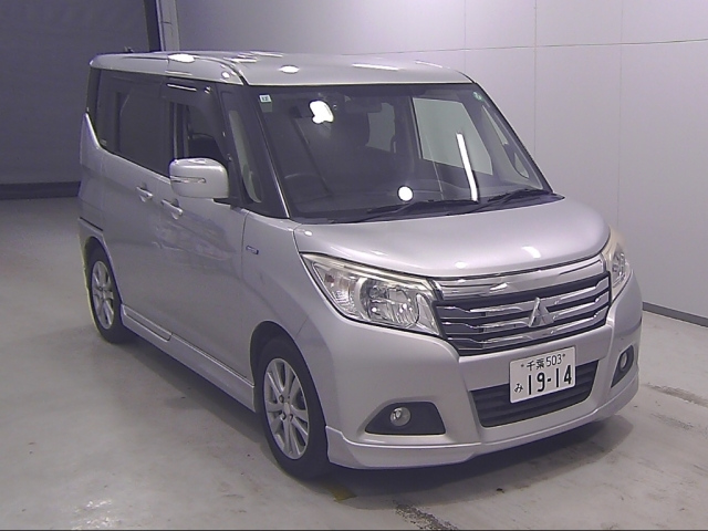 MITSUBISHI DELICA D2 2016