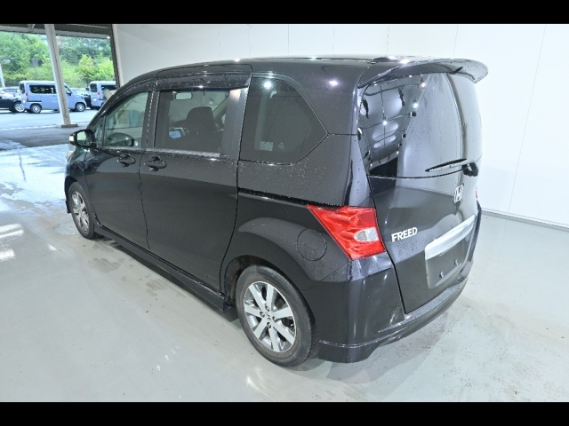 HONDA FREED 2010