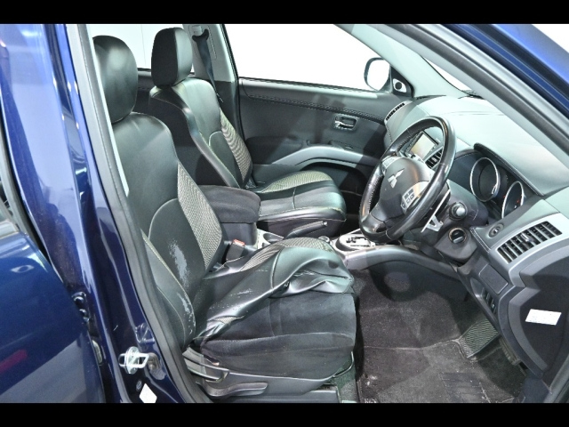 MITSUBISHI OUTLANDER 2011