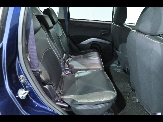 MITSUBISHI OUTLANDER 2011