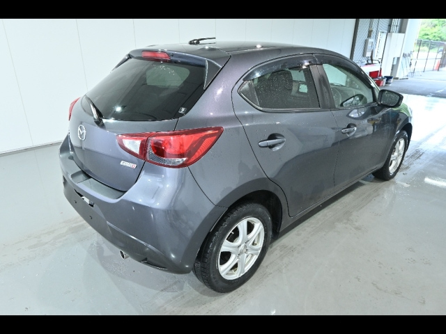 MAZDA DEMIO 2015
