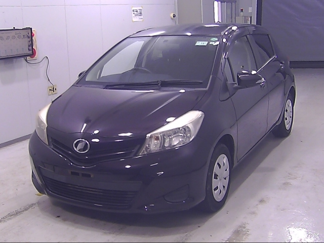 TOYOTA VITZ 2013