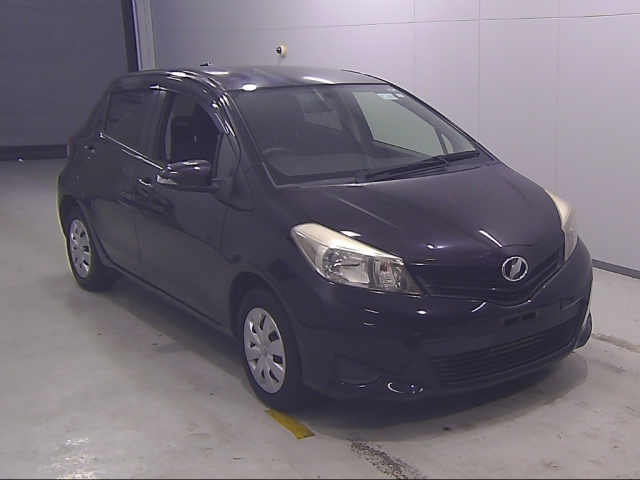 TOYOTA VITZ 2013