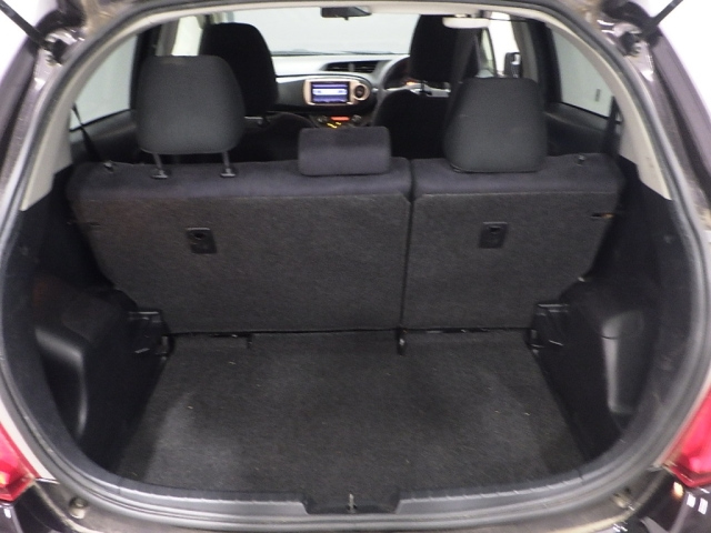 TOYOTA VITZ 2013