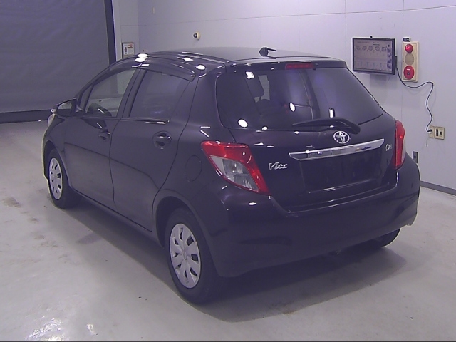 TOYOTA VITZ 2013