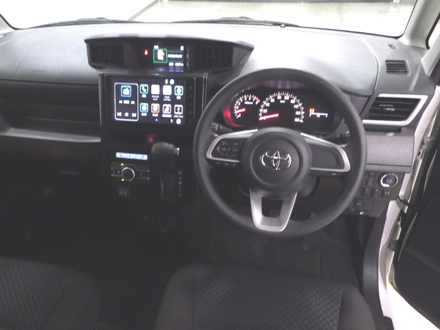TOYOTA ROOMY 2022