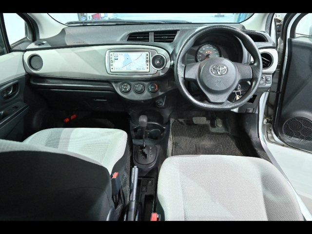 TOYOTA VITZ 2011