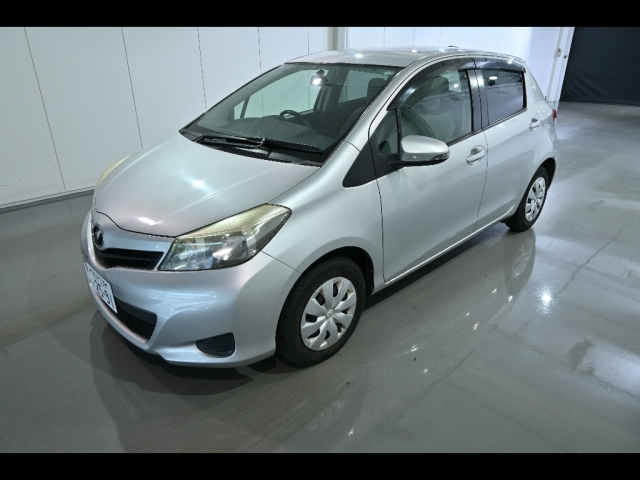 TOYOTA VITZ 2011