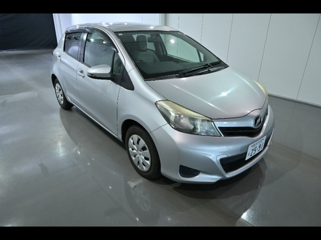 TOYOTA VITZ 2011