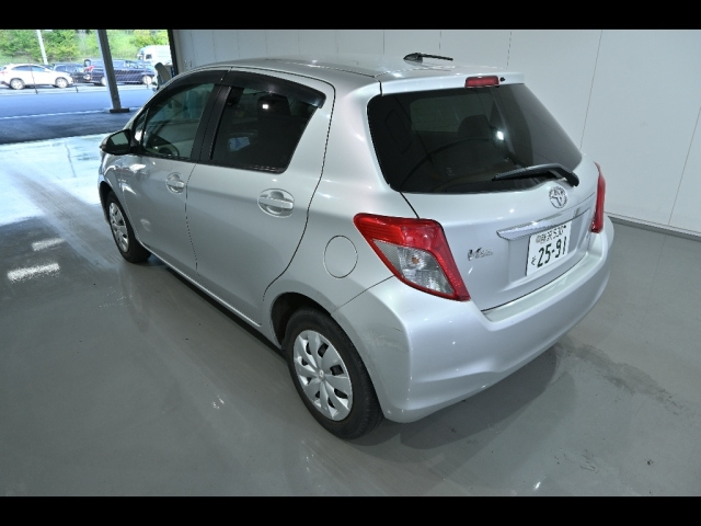 TOYOTA VITZ 2011