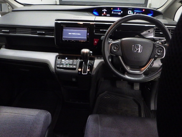 HONDA STEP WAGON 2017