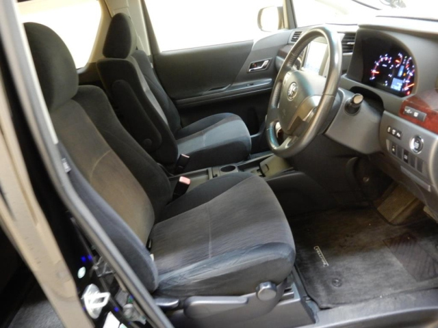 TOYOTA VELLFIRE 2012