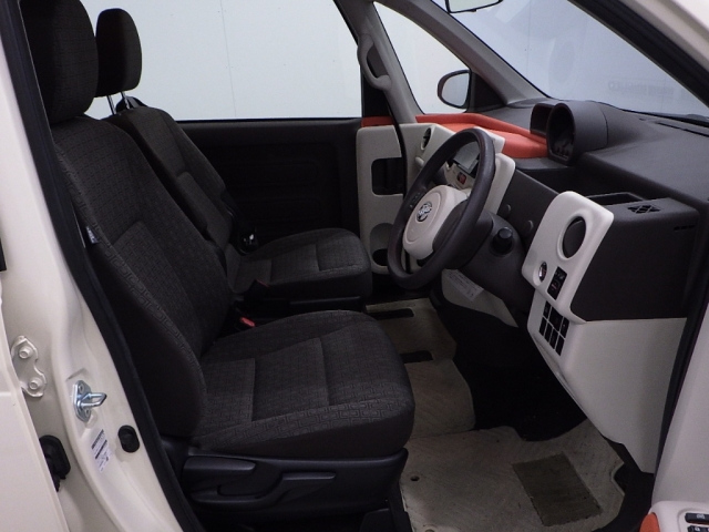 TOYOTA PORTE 2015