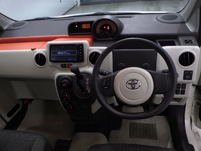 TOYOTA PORTE 2015