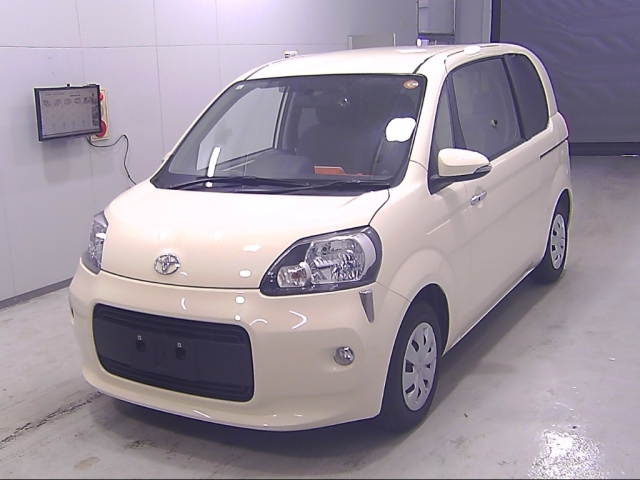 TOYOTA PORTE 2015
