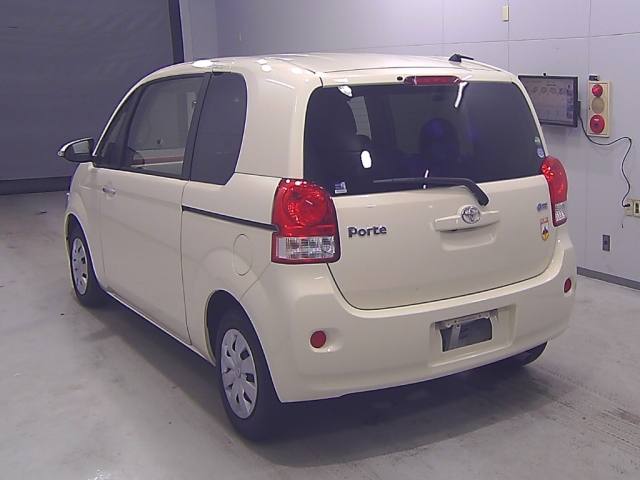 TOYOTA PORTE 2015