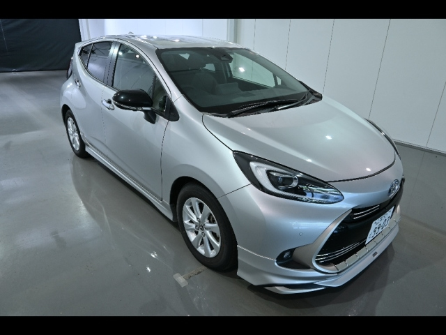 TOYOTA AQUA 2023