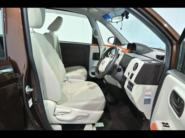 TOYOTA SPADE 2013