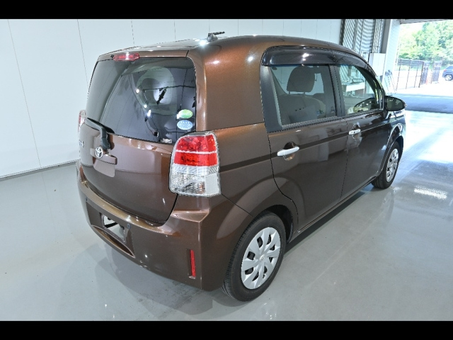 TOYOTA SPADE 2013