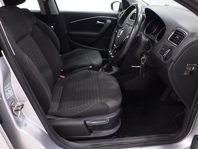 VOLKSWAGEN POLO 2015