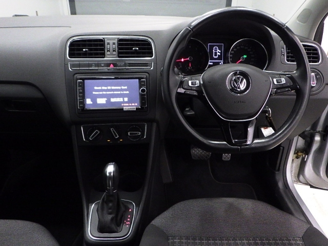 VOLKSWAGEN POLO 2015