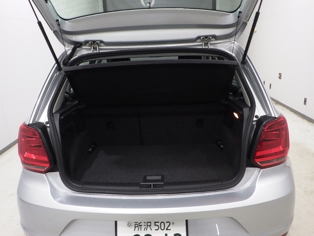 VOLKSWAGEN POLO 2015