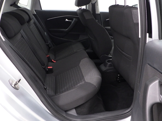 VOLKSWAGEN POLO 2015
