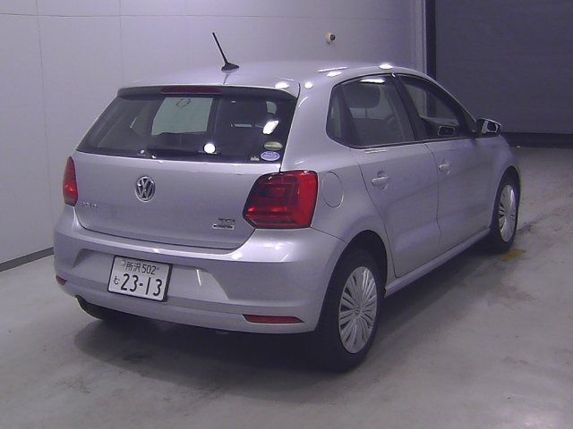 VOLKSWAGEN POLO 2015